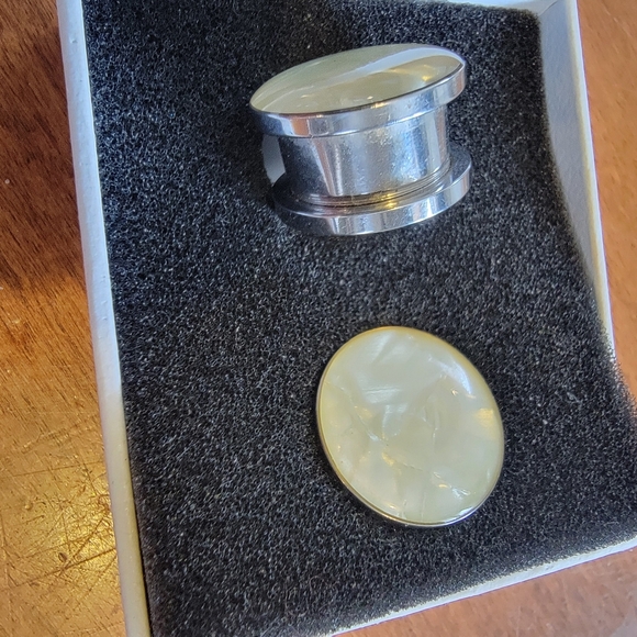 Shell Round Ear Plug 18" - Picture 2 of 2